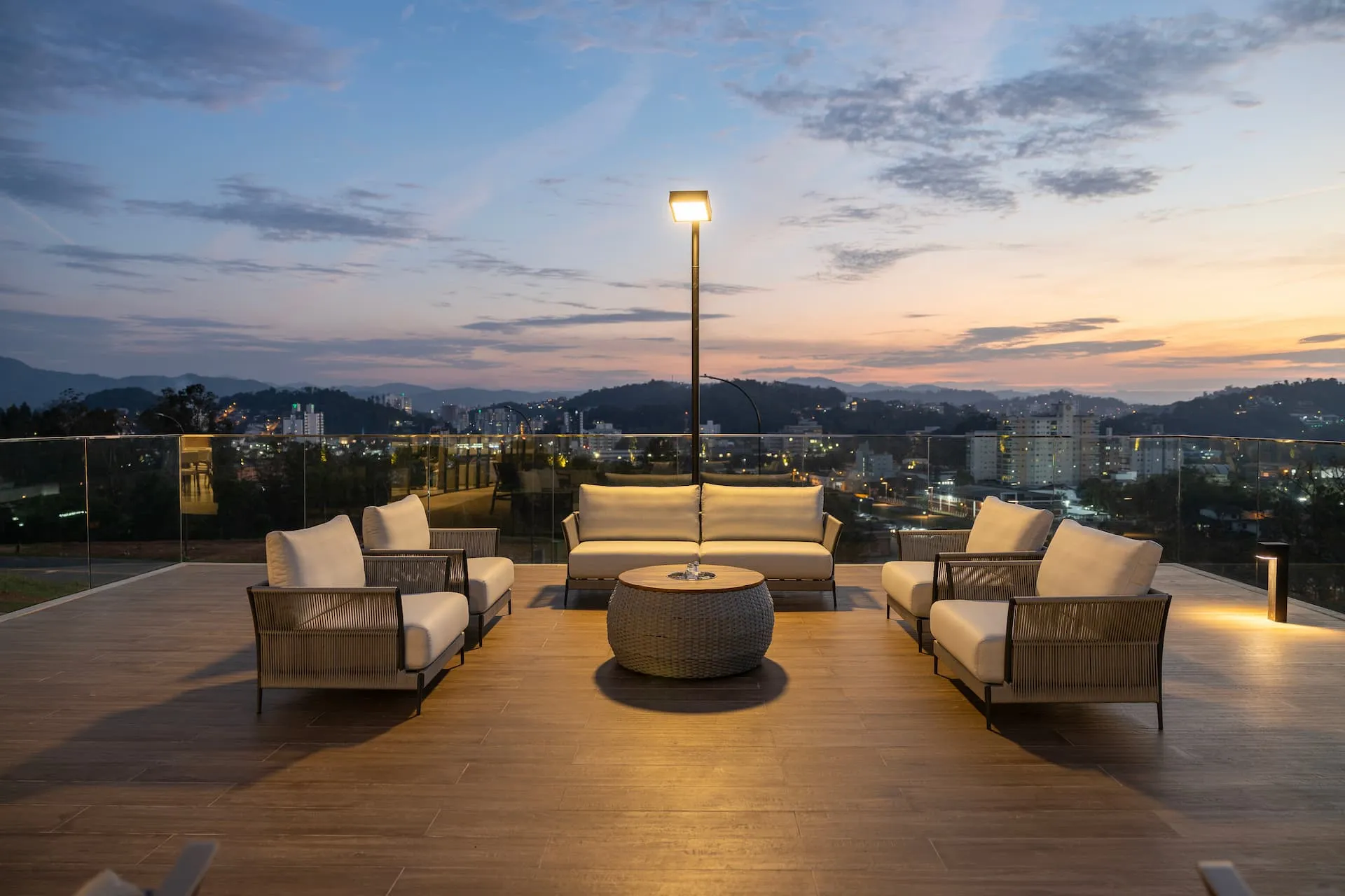 BAIXOU DE R$ 650 MIL PARA R$ 499 MIL À VISTA!