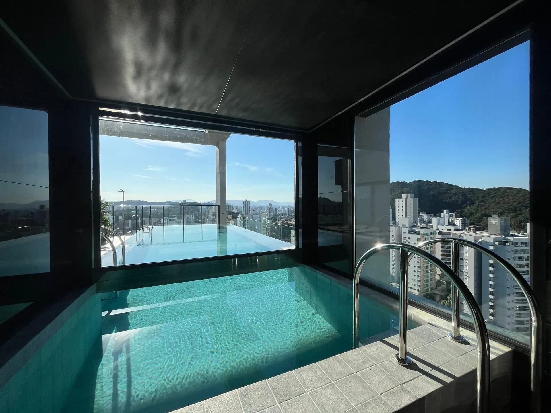 Apartamento de Alto Padrão com 3 Suítes na Victor Konder