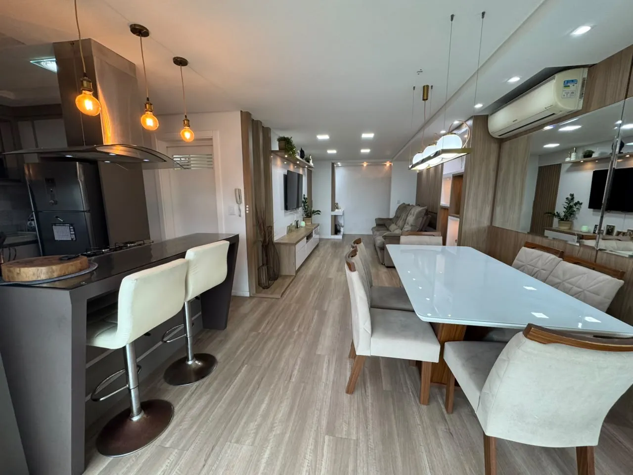 Apartamento finamente mobiliado na Velha com 3 dormitórios sendo 1 suíte 