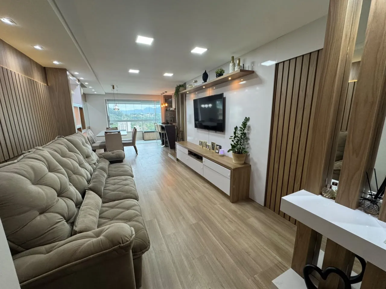 Apartamento finamente mobiliado na Velha com 3 dormitórios sendo 1 suíte 